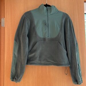 Never worn - Great Hiking Top Lululemon Fleece + Ripstop Hiking Pullover